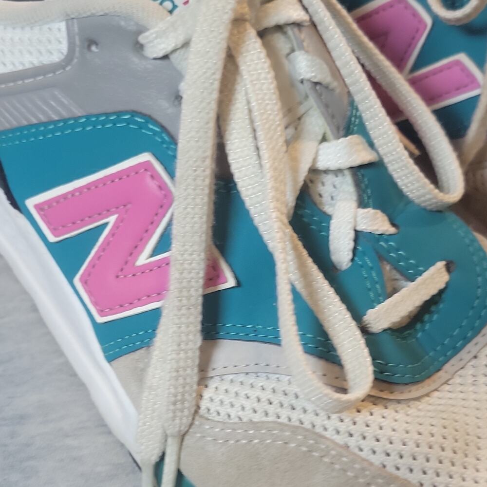 New Balance Women’s Low Top Lace-Up Athletic Sneakers Colorblock White Teal Pink - Picture 6 of 10